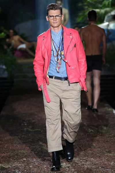 Look 10